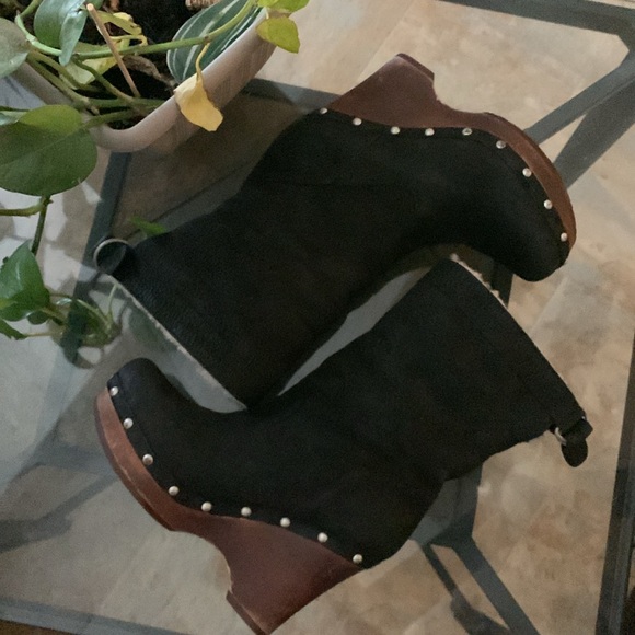 UGG Carnagie Wedge Clog Boots - Picture 5 of 14